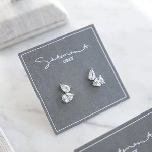 "sourire" statement grey earrings in silver